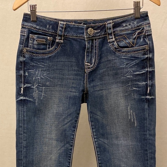 LA Idol 7 (30) Capri Jeans Low Rise Embroidered Back Flap Pockets Stretch - Picture 4 of 12